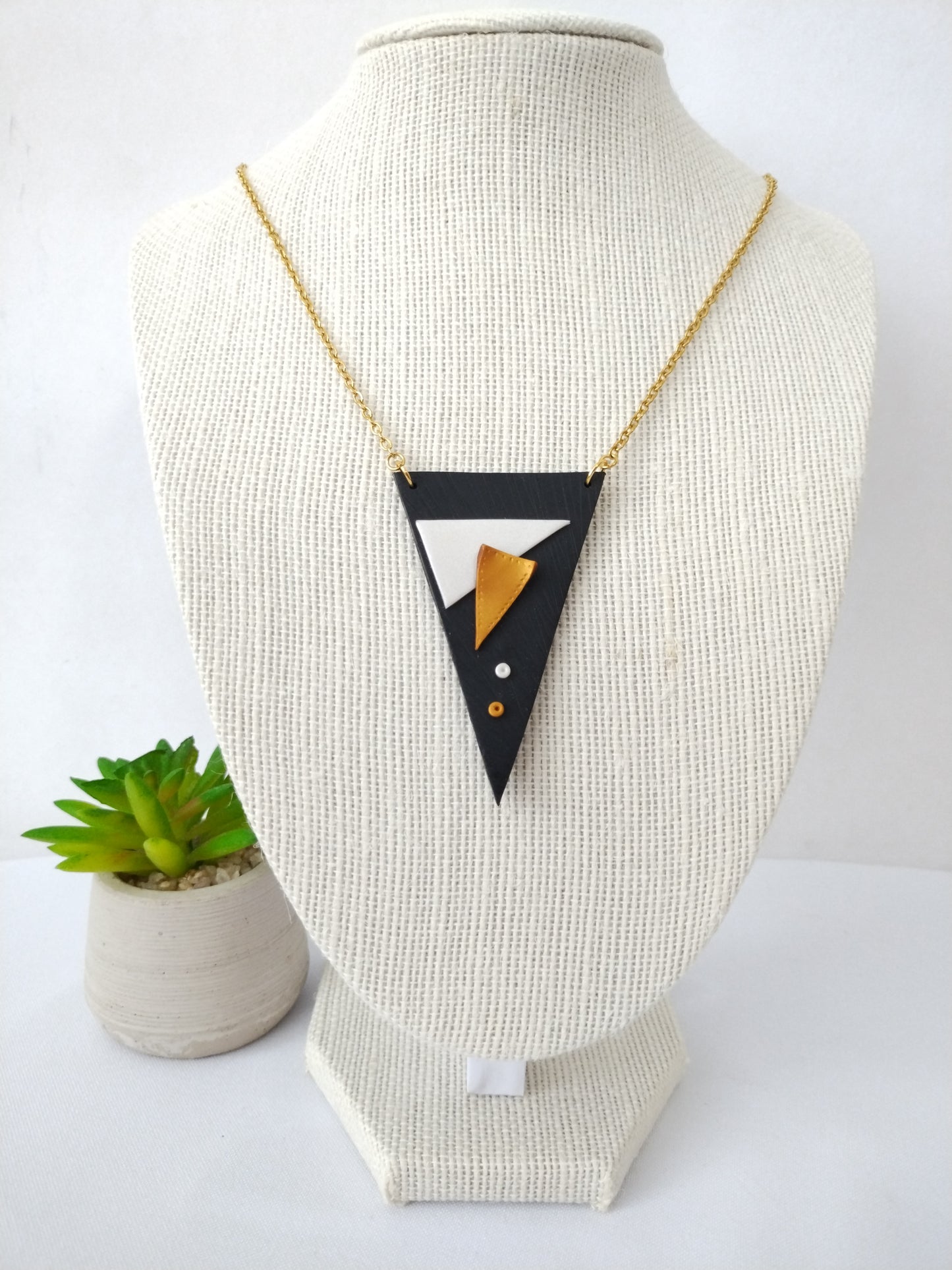 Elegant Triangle Collar
