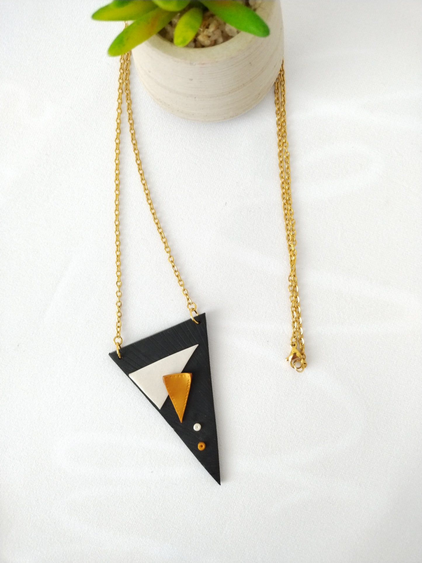 Elegant Triangle Collar