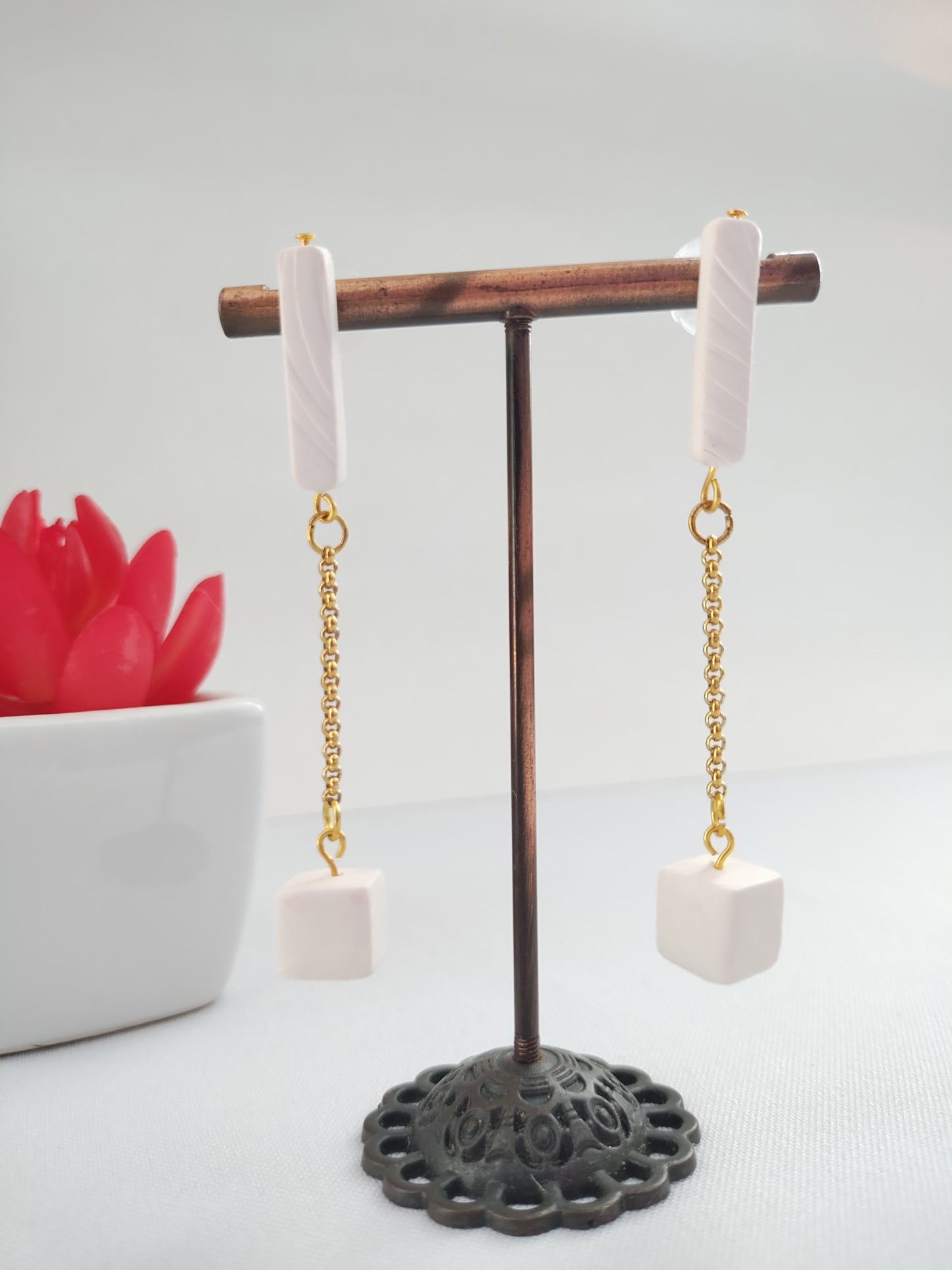 Dangle Cube