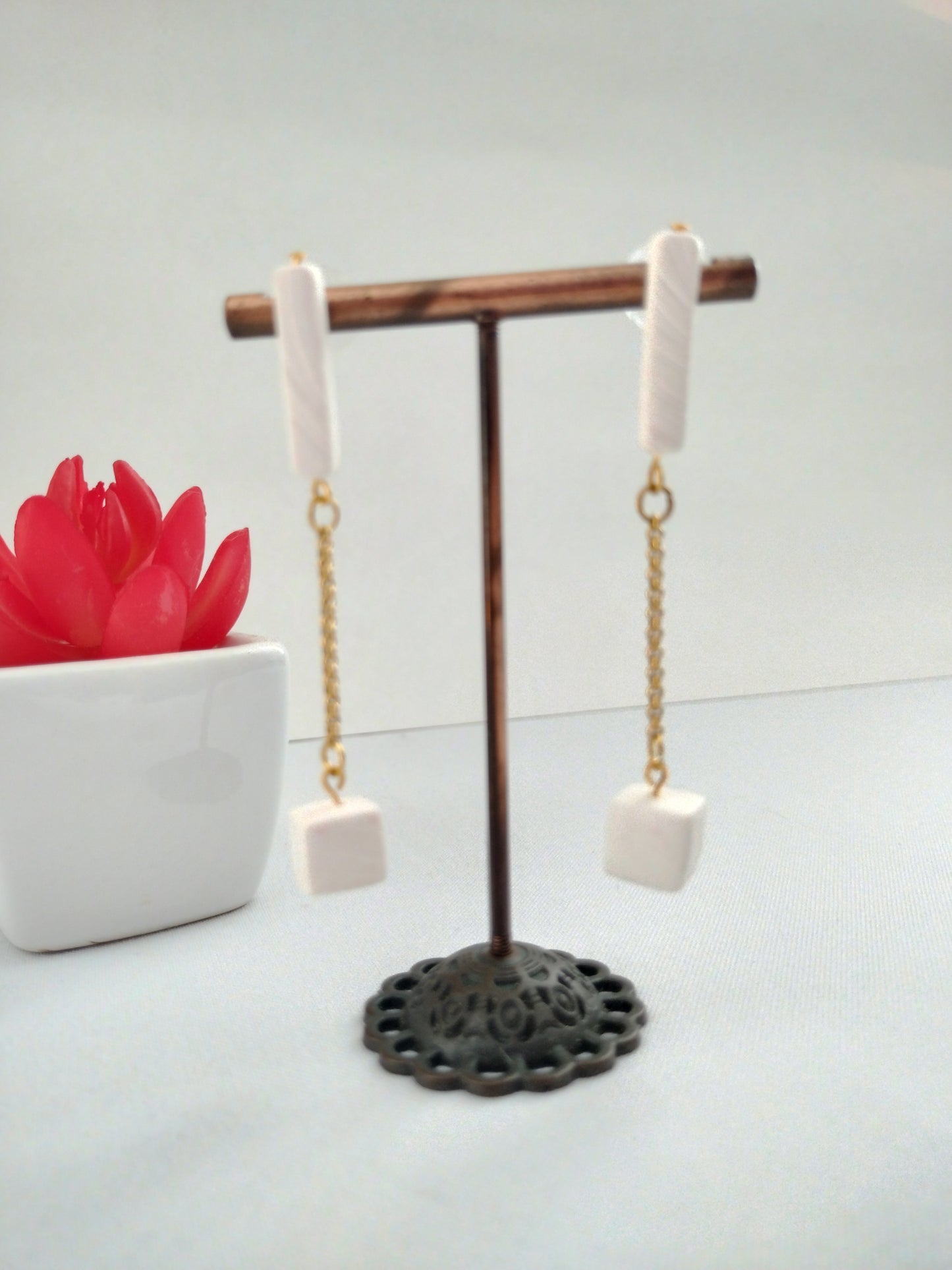 Dangle Cube