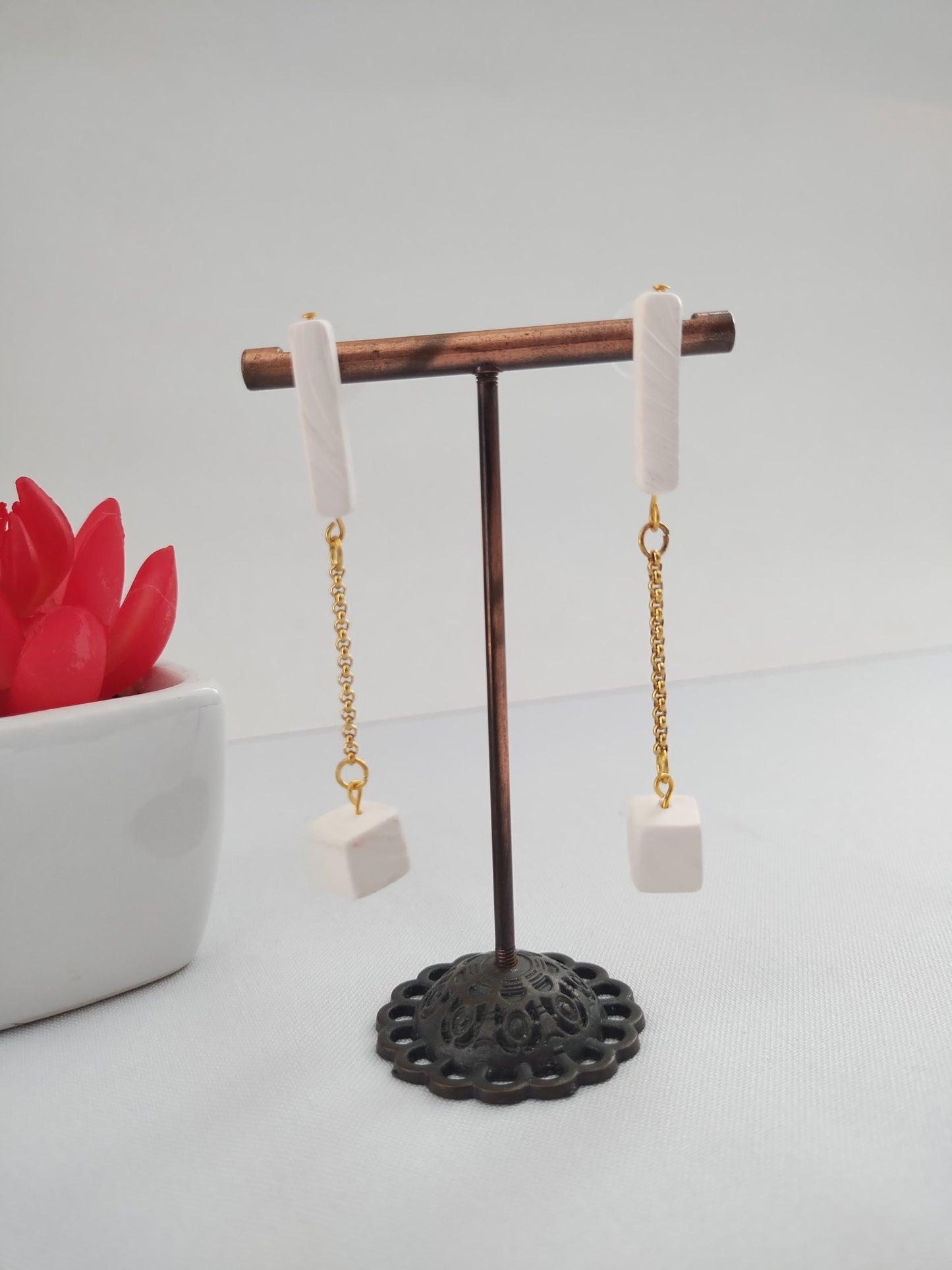 Dangle Cube