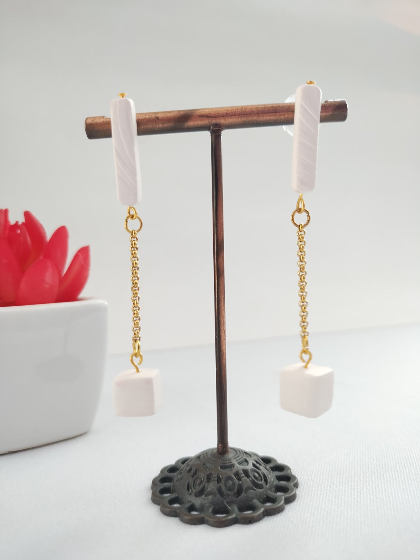 Dangle Cube